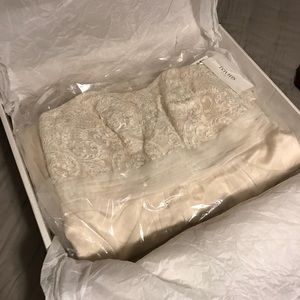 David’s Bridal A-Line Lace Tulle Wedding Dress
